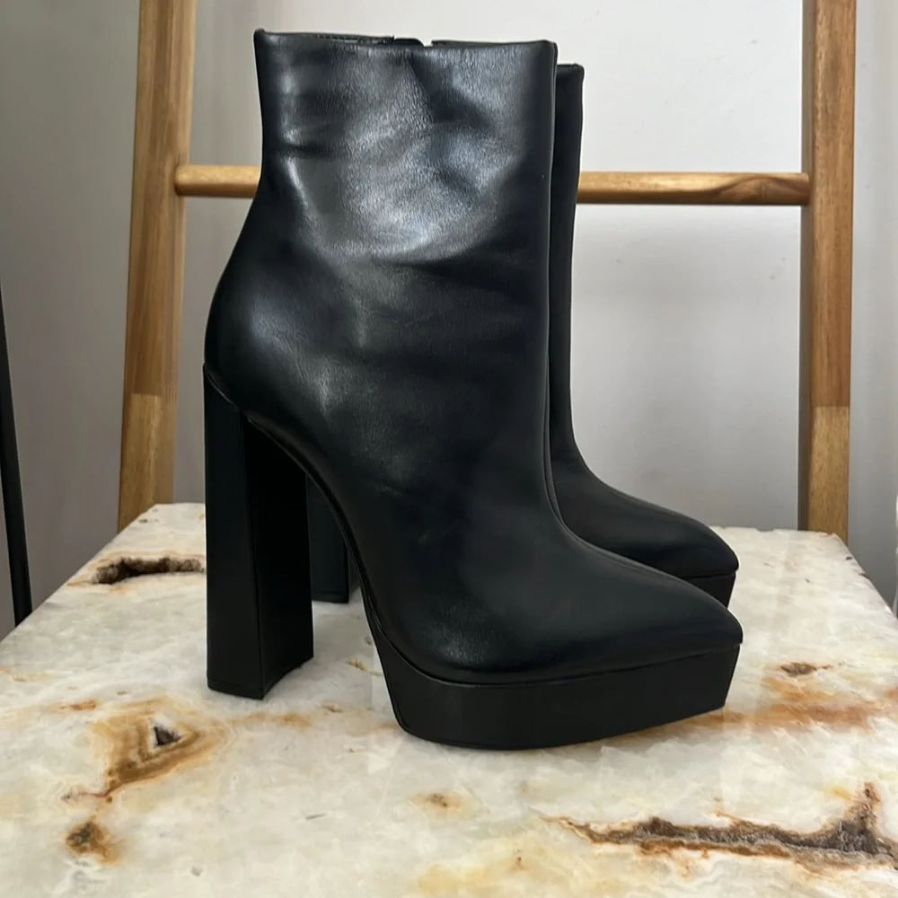 Steve Madden sleek black
